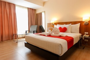 paseo premiere hotel