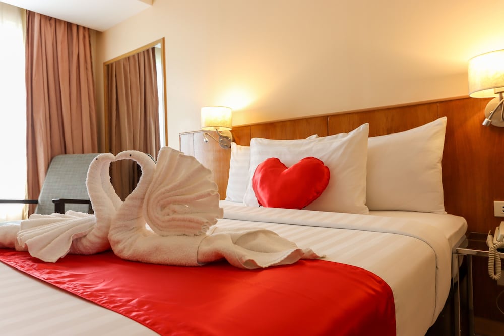 paseo premiere hotel