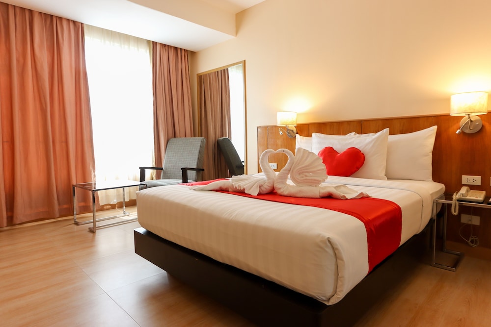 paseo premiere hotel