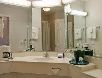 red roof inn and suites houston hobby airport