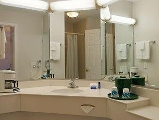 red roof inn and suites houston hobby airport