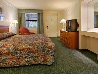 red roof inn and suites houston hobby airport