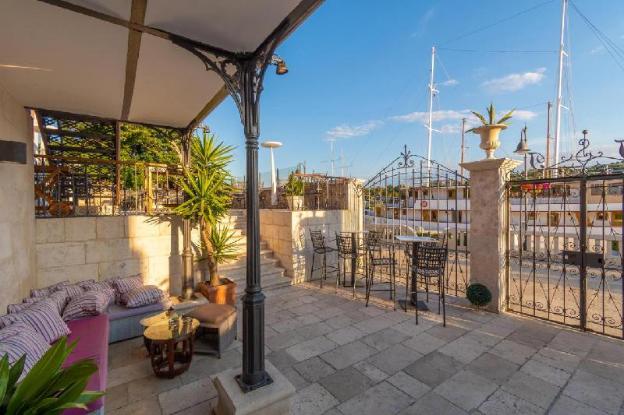 heritage villa apolon