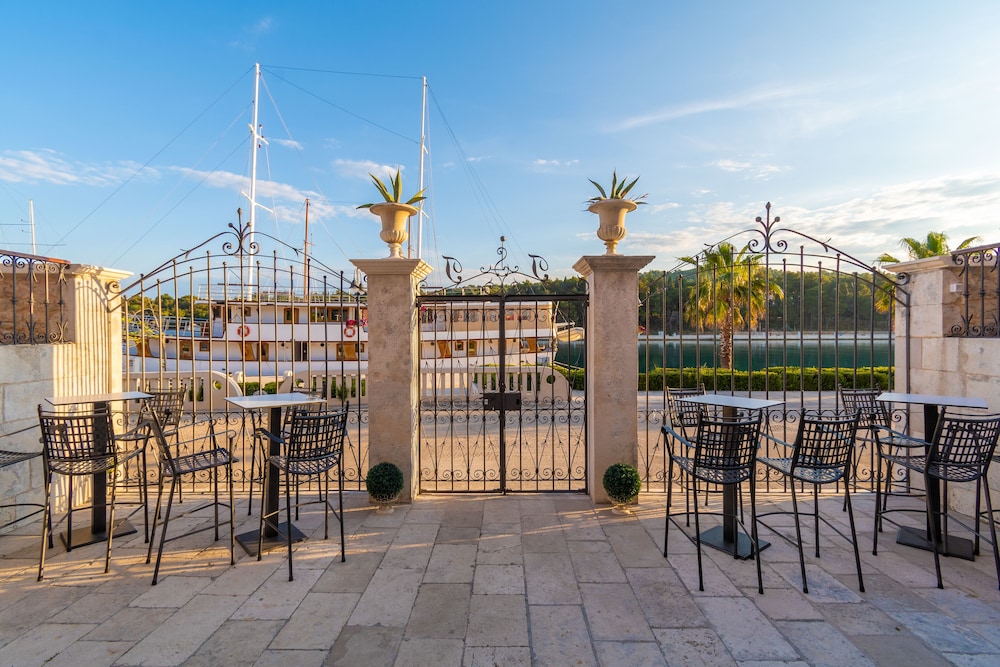 heritage villa apolon