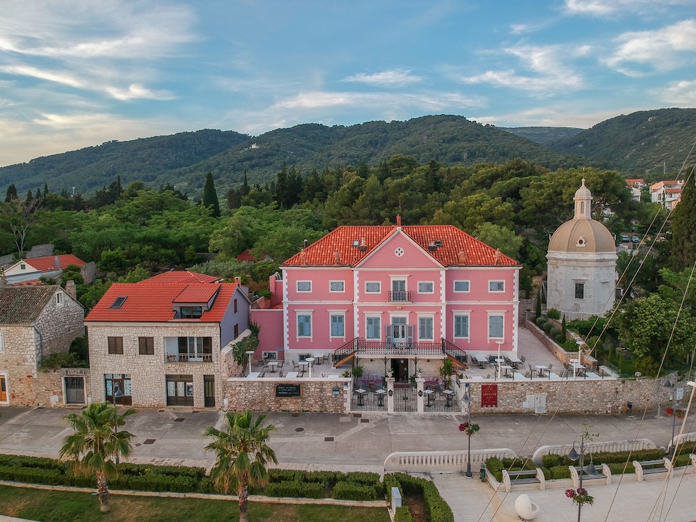 heritage villa apolon