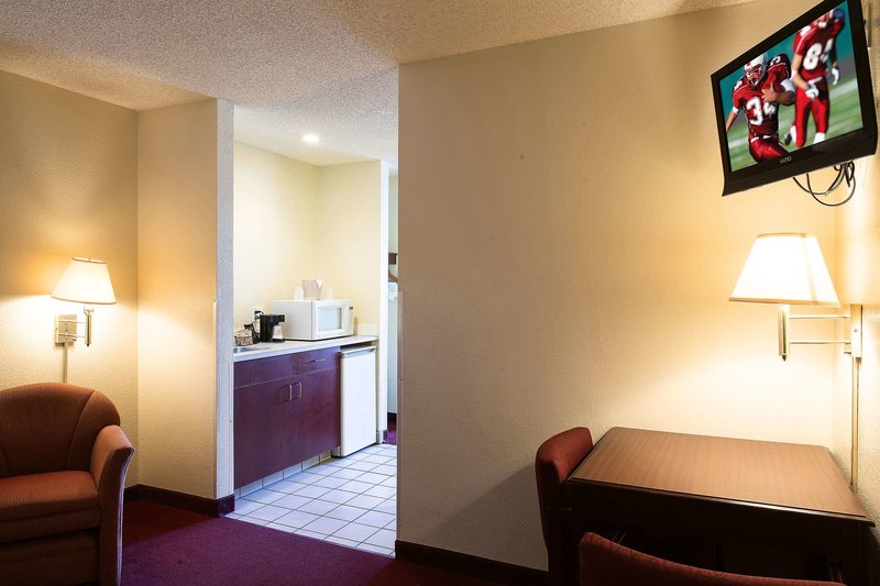 red roof inn and suites omaha council bluffs