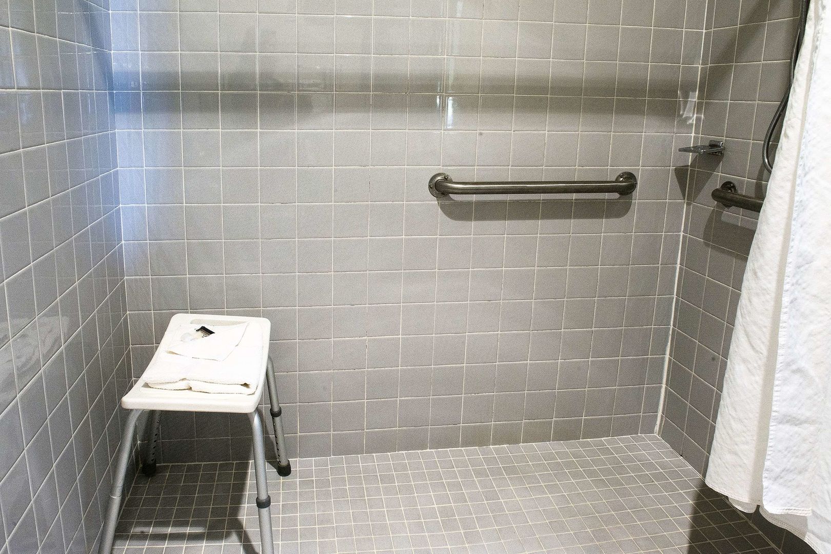 red roof inn and suites omaha council bluffs