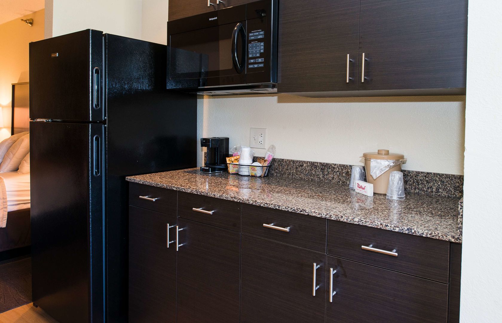 red roof inn and suites omaha council bluffs