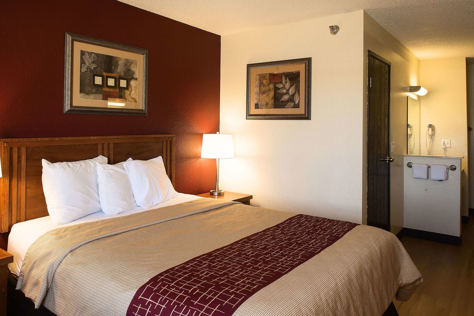 red roof inn and suites omaha council bluffs