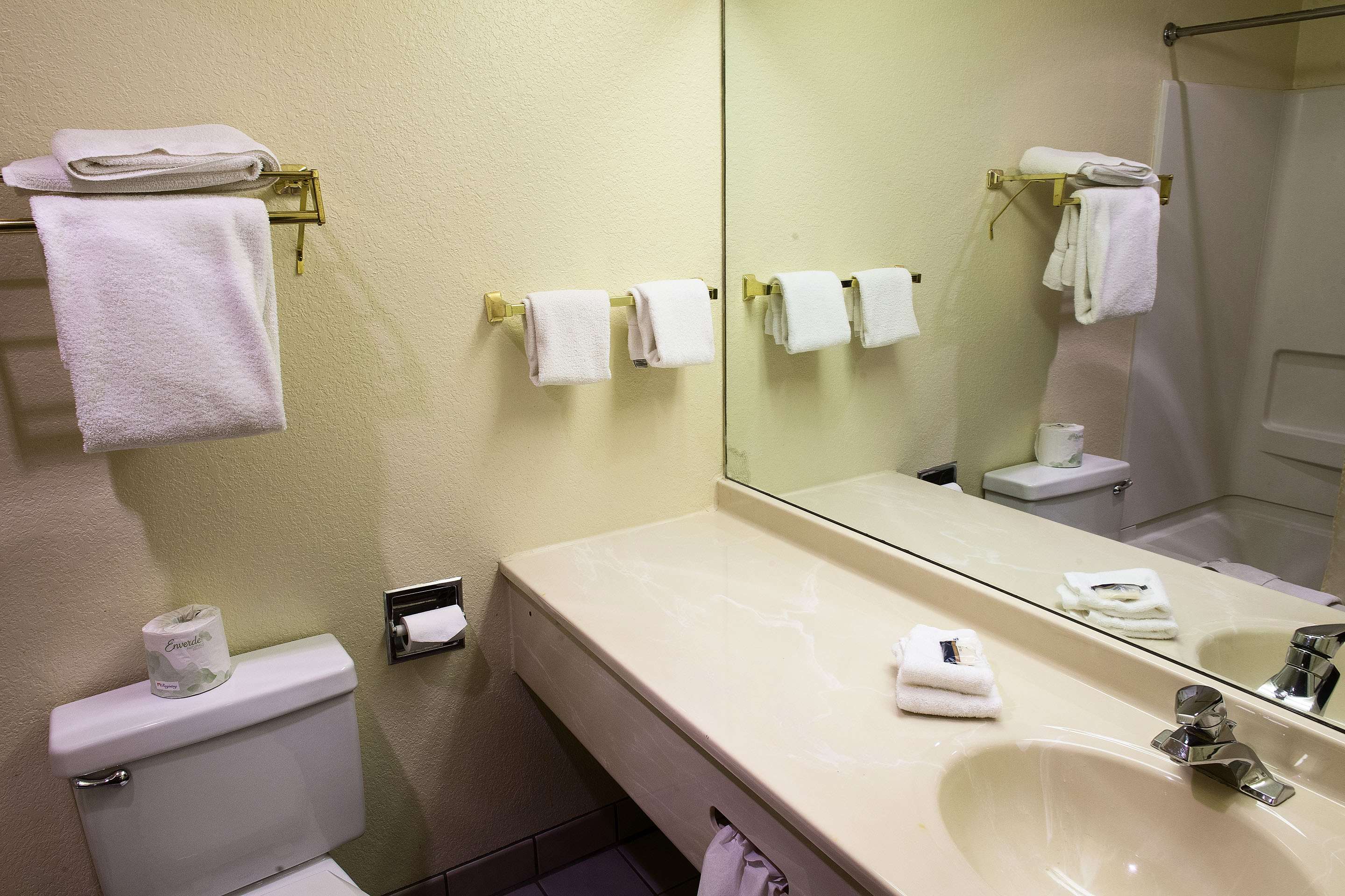 red roof inn and suites omaha council bluffs