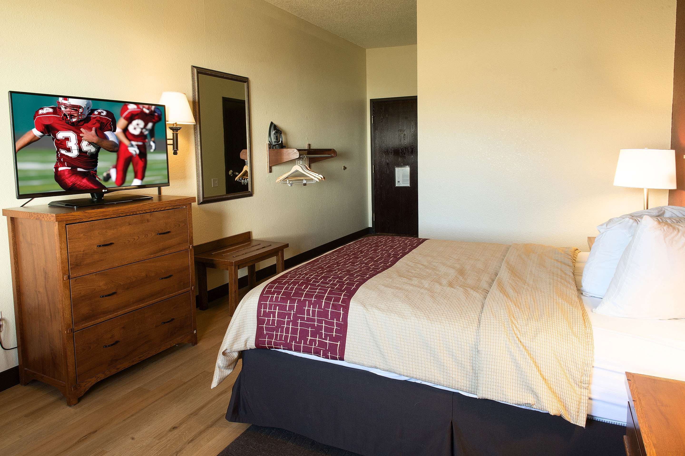 red roof inn and suites omaha council bluffs