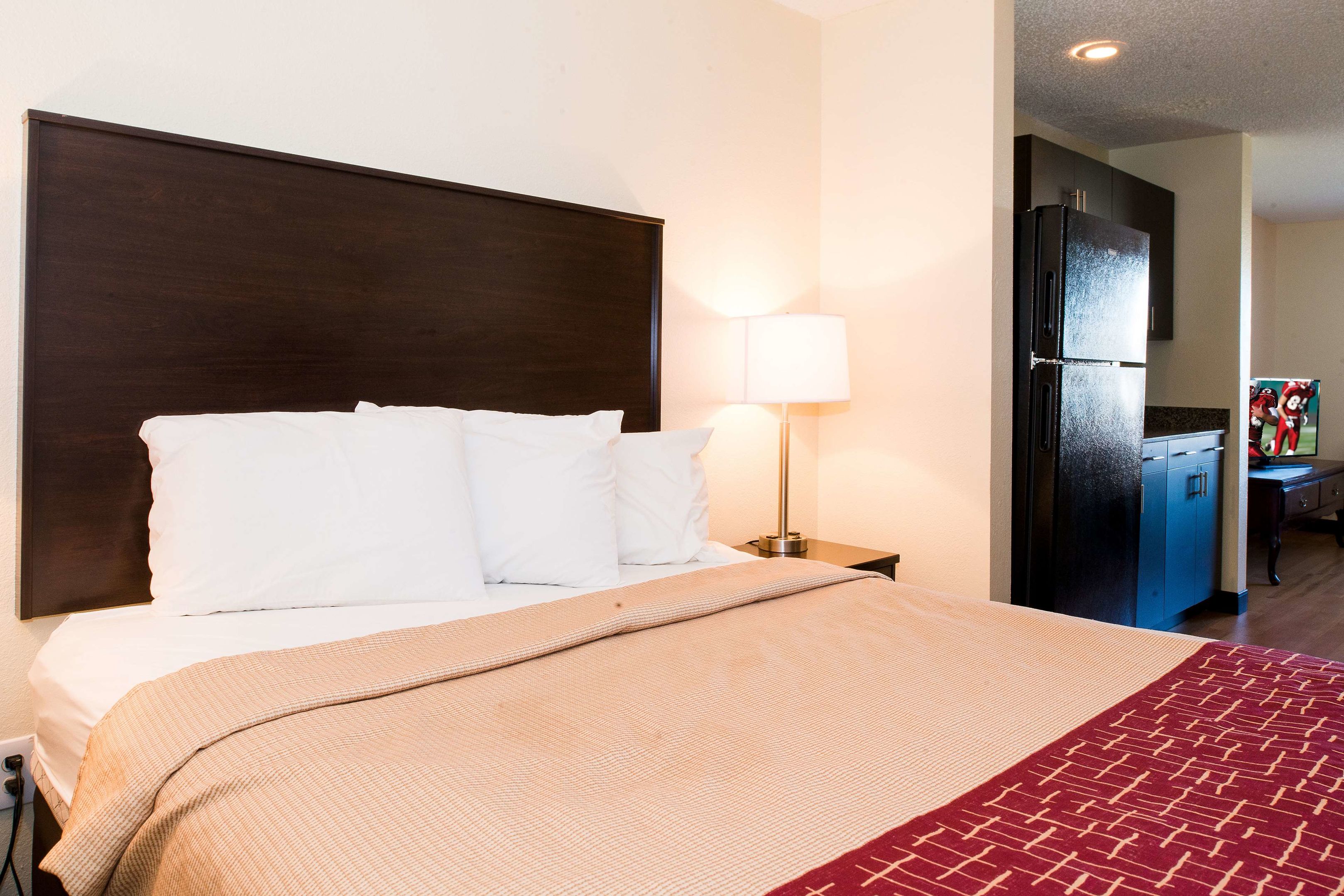 red roof inn and suites omaha council bluffs