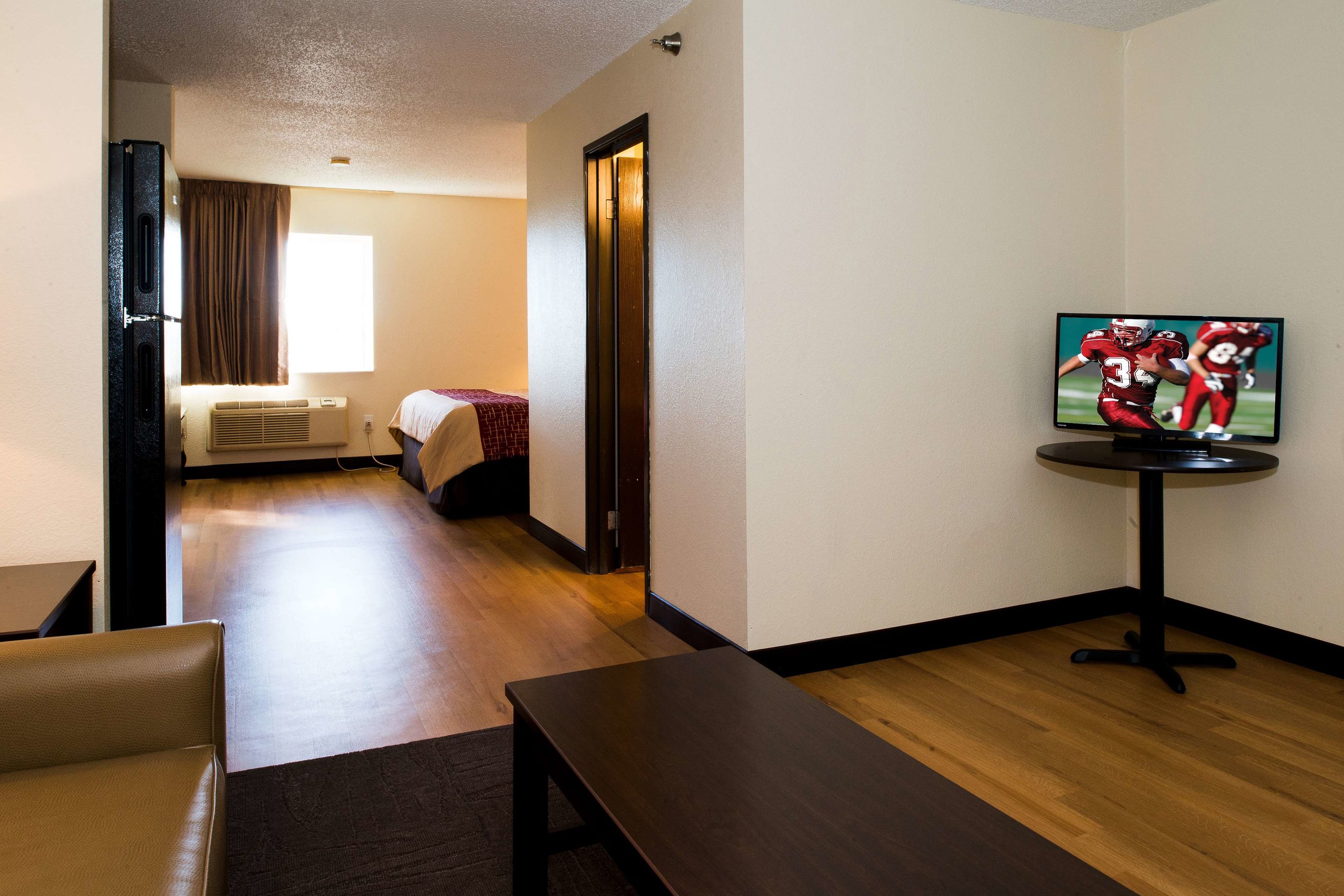 red roof inn and suites omaha council bluffs