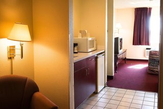 red roof inn and suites omaha council bluffs