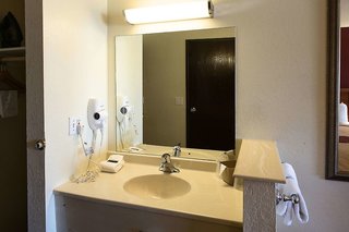 red roof inn and suites omaha council bluffs