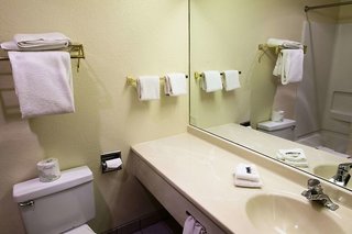 Red Roof Inn & Suites Omaha - Council Bluffs,Lewis>>Council Bluffs,2.5 star