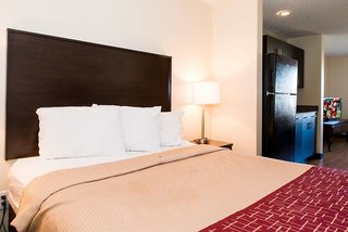 red roof inn and suites omaha council bluffs