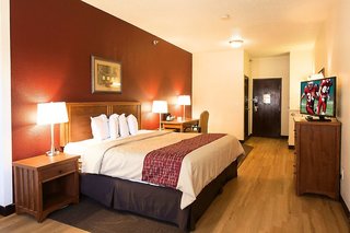 red roof inn and suites omaha council bluffs