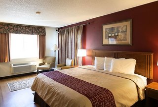 red roof inn and suites omaha council bluffs