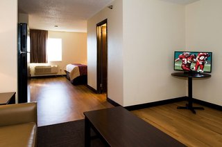 red roof inn and suites omaha council bluffs