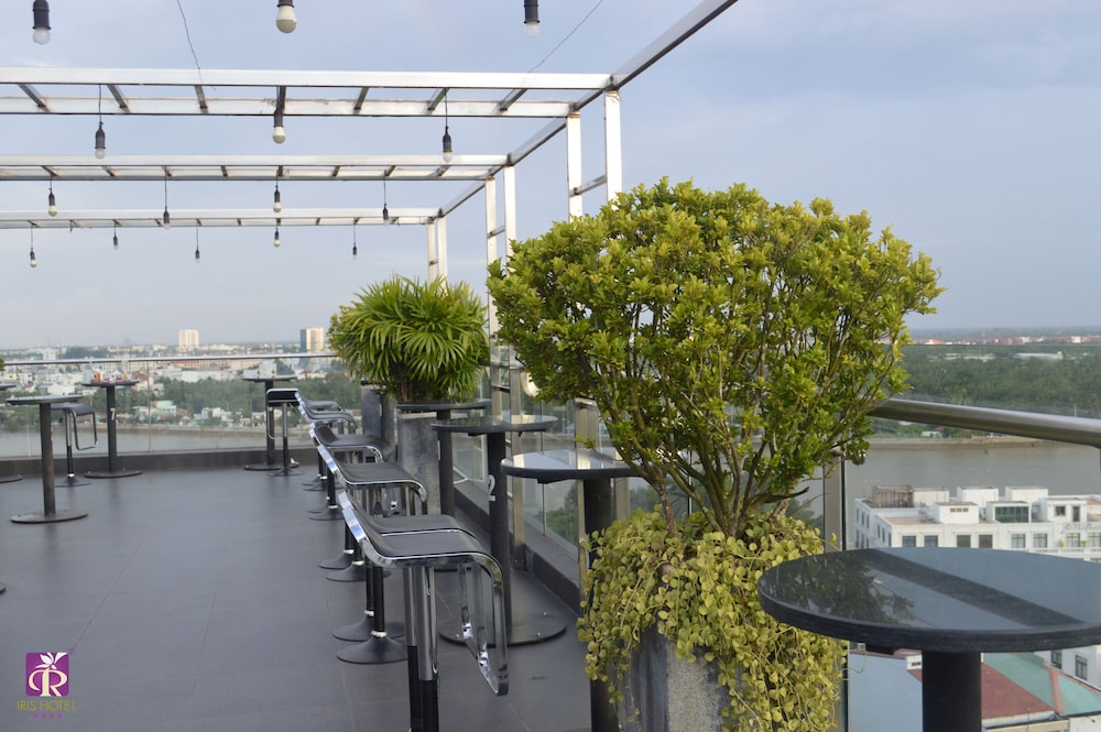 iris hotel