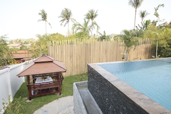 paradise island estate