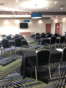 Holiday Inn Express Hotel & Suites Ennis By Ihg,Ennis>>Ellis County,3 star