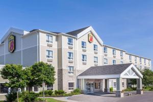 Super 8 By Wyndham Peterborough,Gannon Village>>Bailieboro,2 star