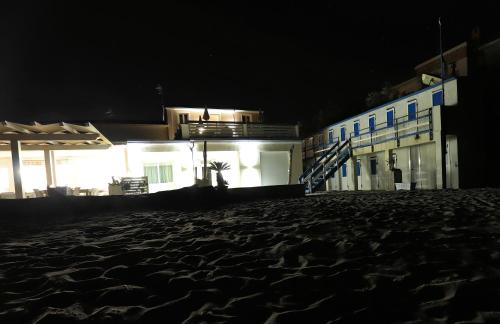 hotel cecina beach