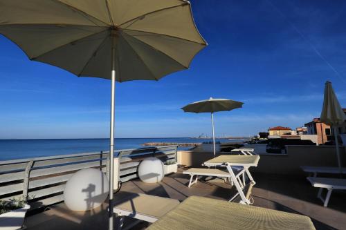 hotel cecina beach