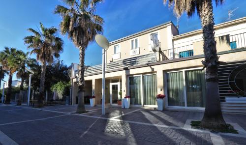 hotel cecina beach