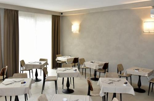 hotel cecina beach