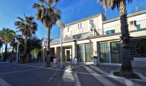 hotel cecina beach
