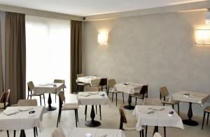 hotel cecina beach