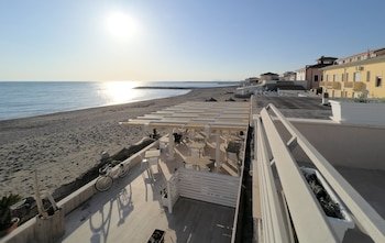 hotel cecina beach