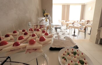 hotel cecina beach