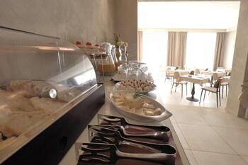 hotel cecina beach