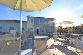 hotel cecina beach