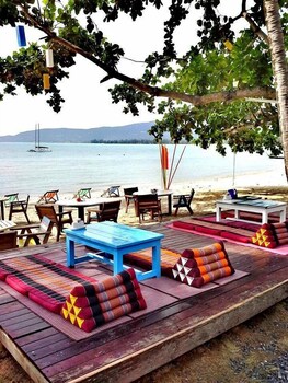 think and retro cafe lipa noi samui