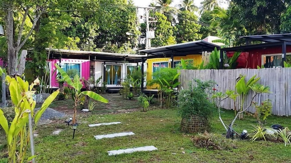 think and retro cafe lipa noi samui