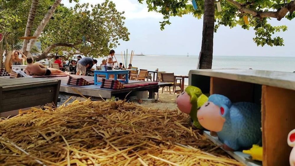 think and retro cafe lipa noi samui