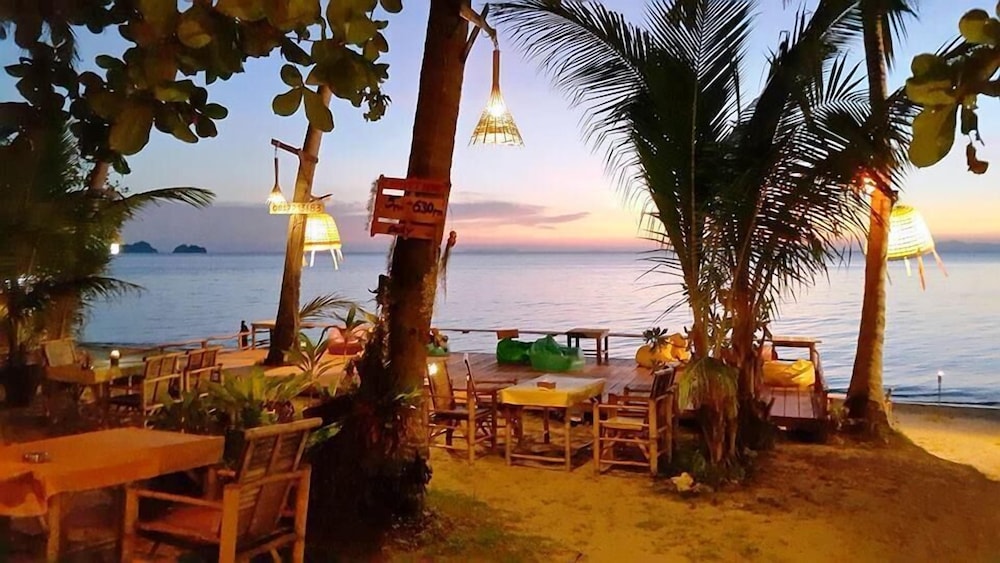 think and retro cafe lipa noi samui