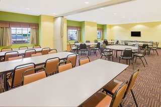 Microtel Inn & Suites By Wyndham Delphos,Lima>>Delphos,2 star