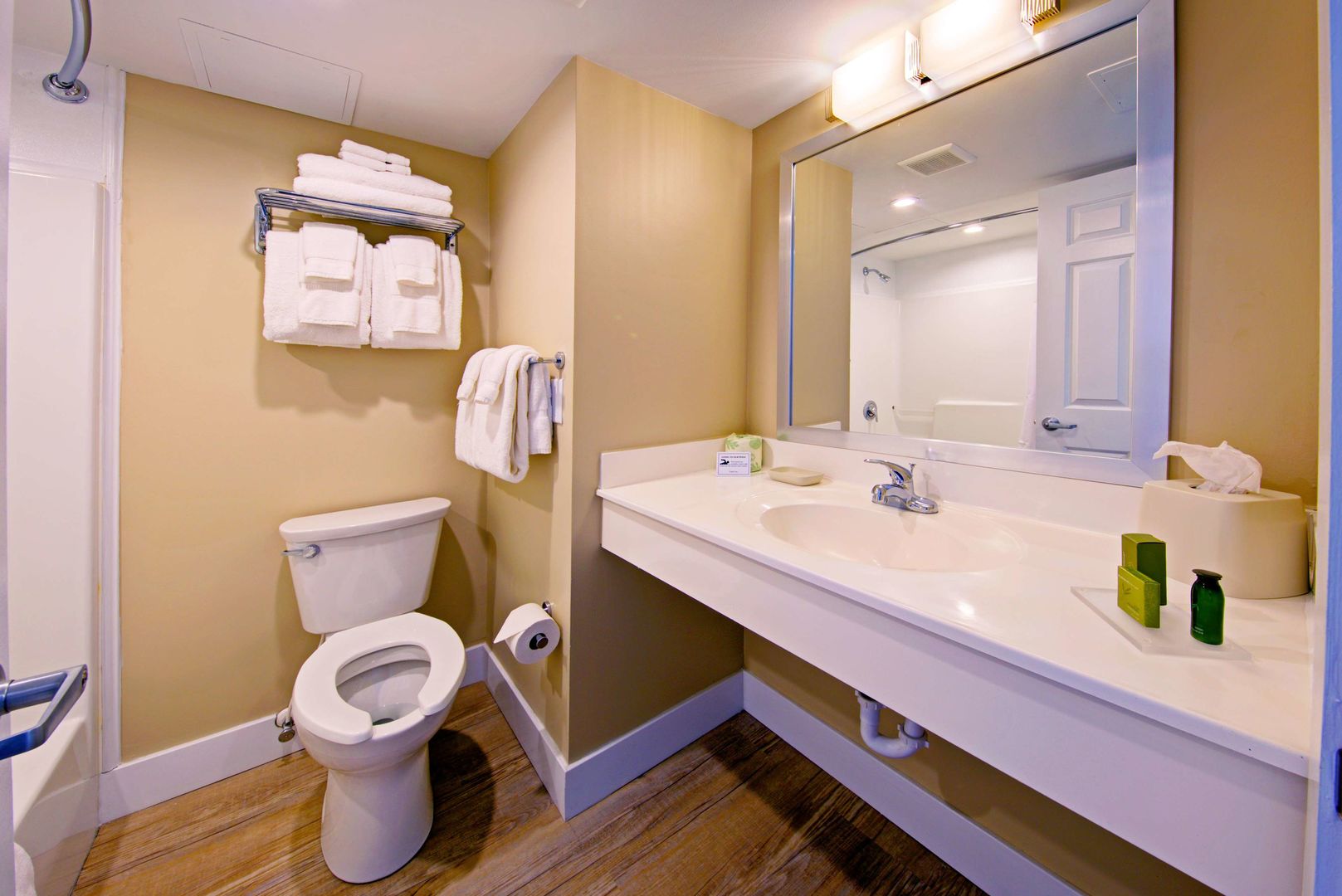 commander hotel and suites