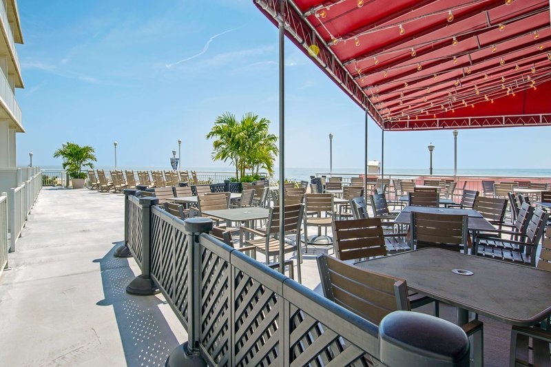 commander hotel and suites