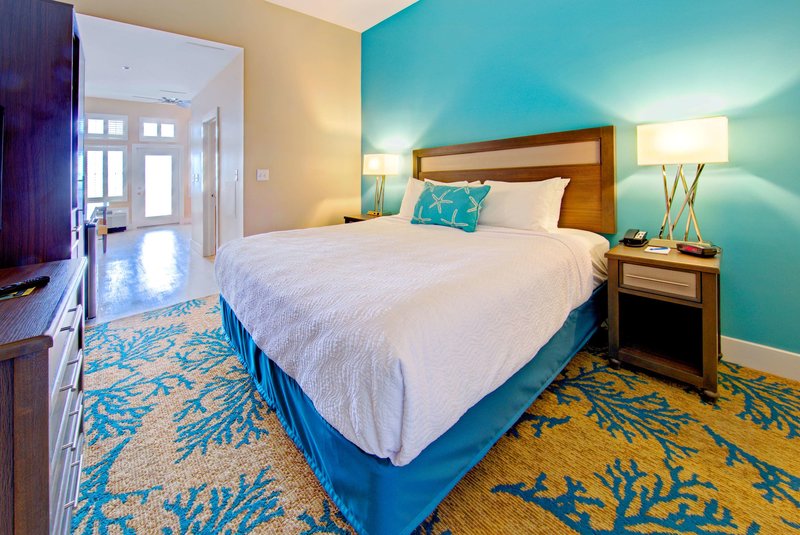 commander hotel and suites