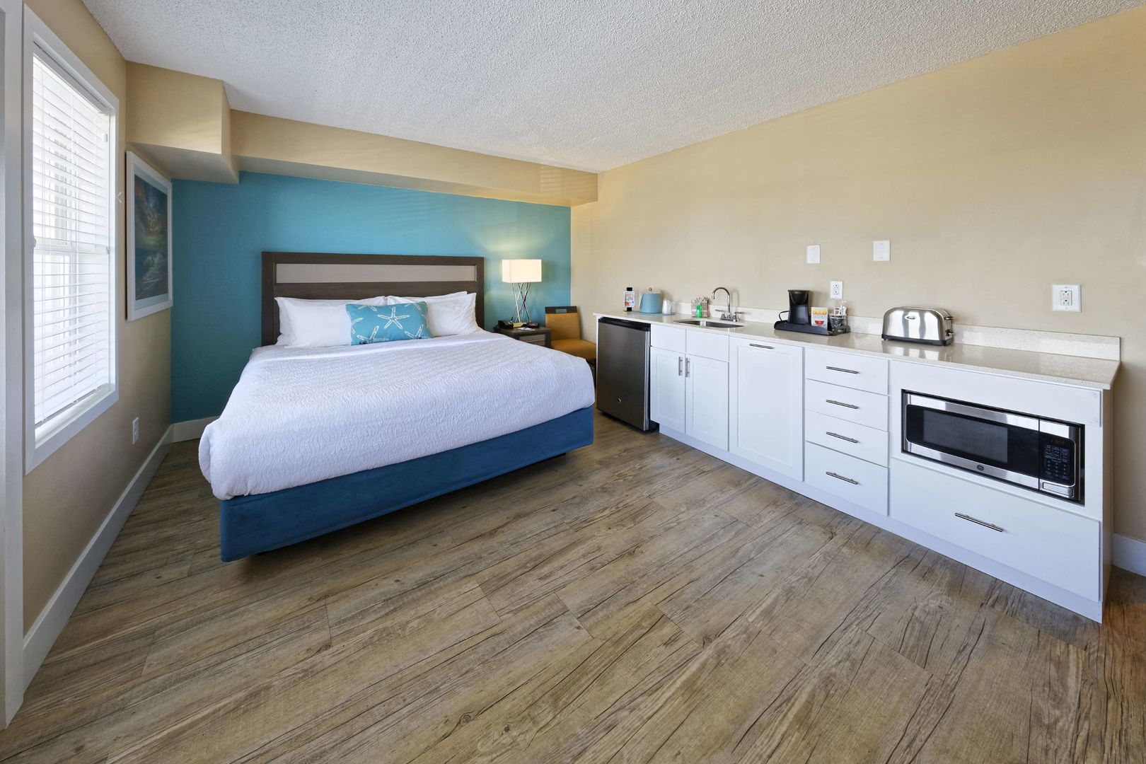 commander hotel and suites