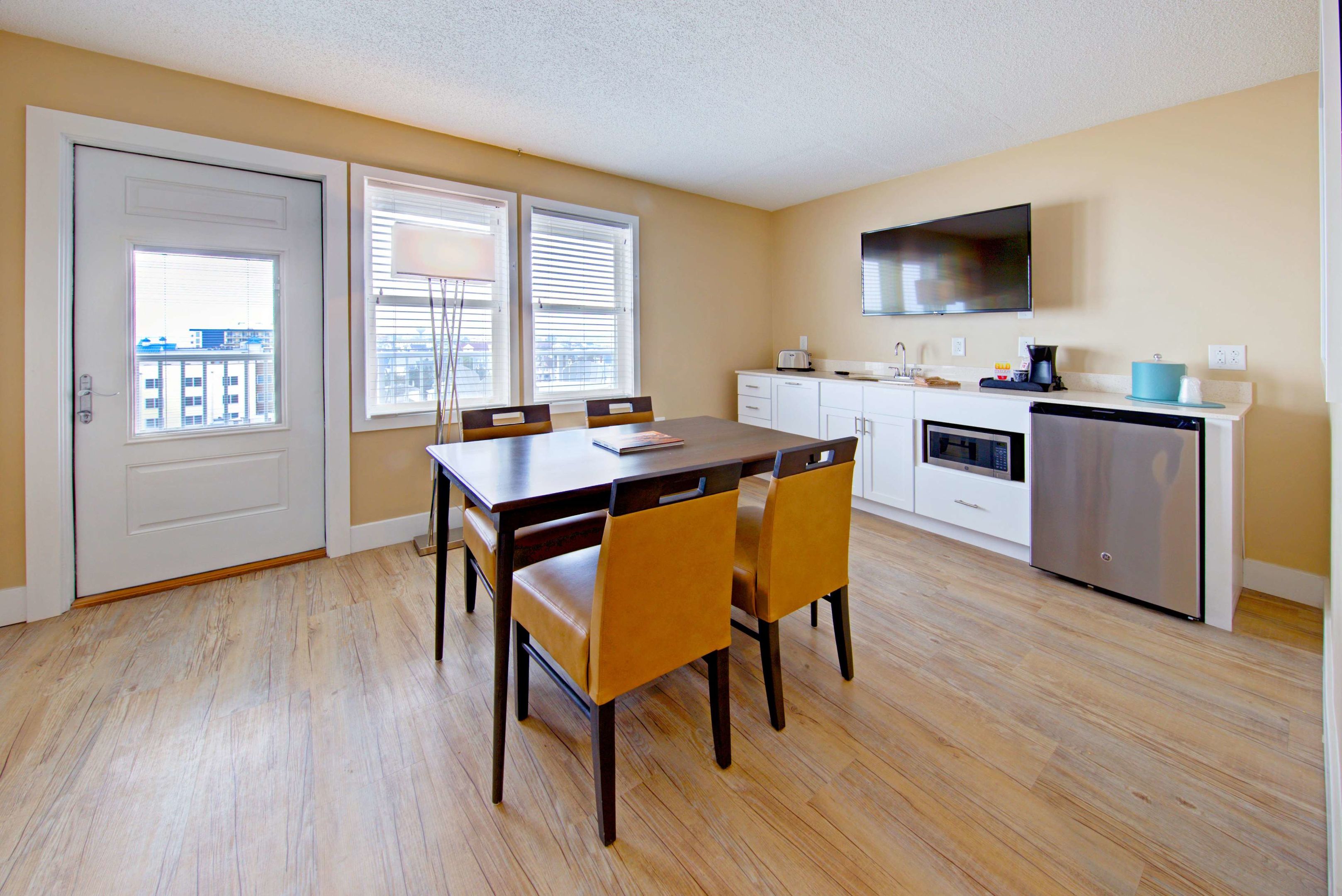 commander hotel and suites