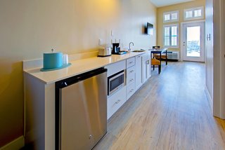 commander hotel and suites