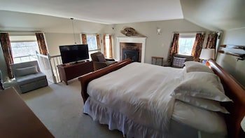 four columns inn